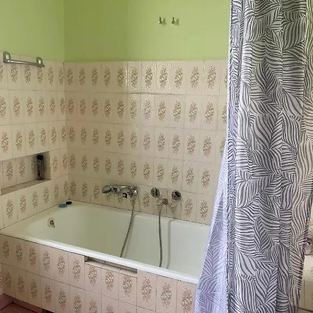 Small For Short * Krakkó