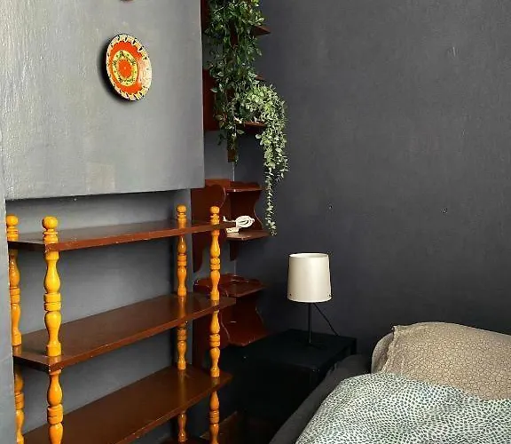 Small For Short Apartman