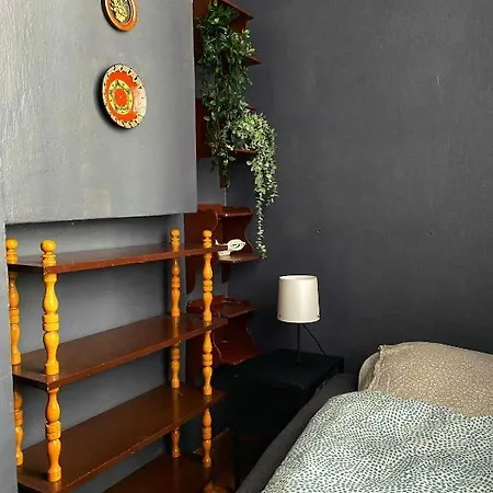 Small For Short Apartman